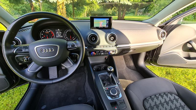 Audi A3 (2013) Sportback 1.4 TFSI 90 kW 2013 - fotka 15 z 29