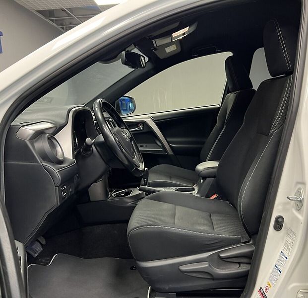 Toyota RAV4 2,5 Hybrid AT AWD Style - fotka 9 z 18