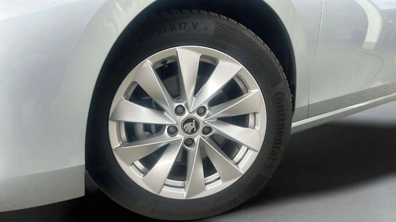 Škoda Superb Combi Selection 2,0TDI 110kW D - fotka 30 z 30