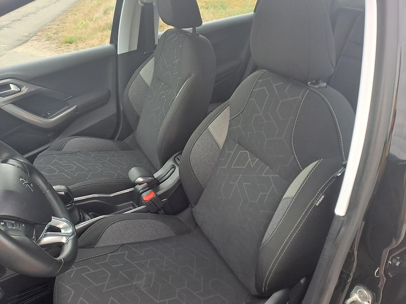 Peugeot 2008 (2017) 1.2  1. MAJITEL ČR PĚKNÝ STAV - fotka 11 z 31
