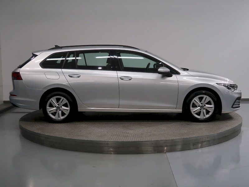 Volkswagen Golf (2021) LIFE 2.0TDI 85KW - fotka 8 z 38