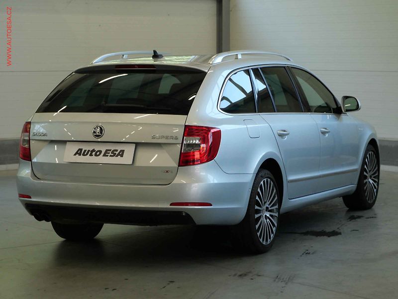 Škoda Superb (2015) 2.0 TDi 4x4, L&K, DSG, bixen - fotka 4 z 23