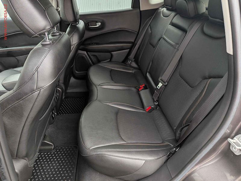 Jeep Compass (2021) 1.3 T, 2.maj,ČR, ACC, xenon - fotka 10 z 18