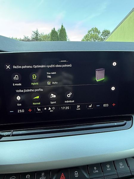 Škoda Octavia (2022) 1.4TSi iV 150kW STYLE TAŽNÉ ČR - fotka 19 z 20
