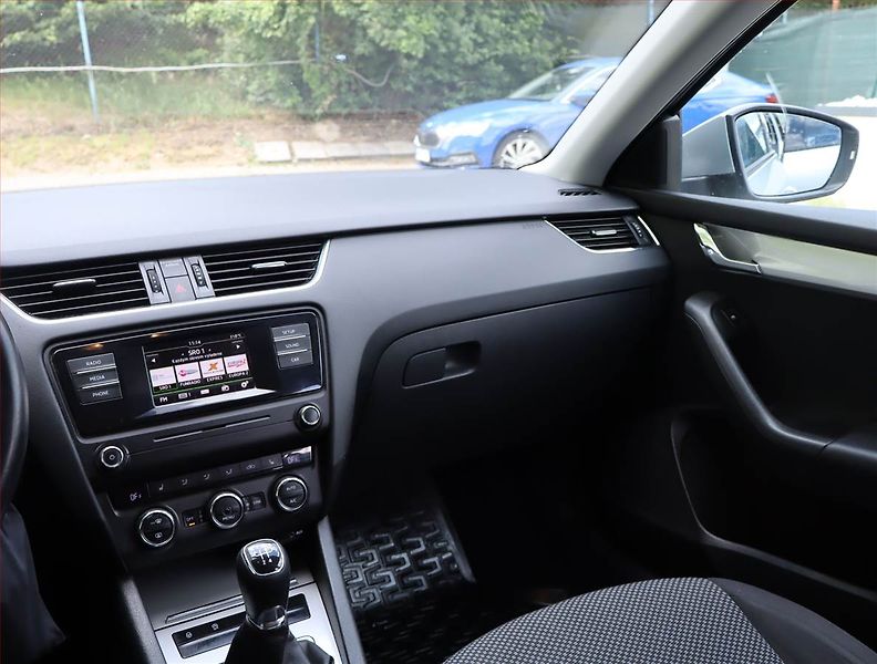 Škoda Octavia (2016) 1.6 TDI, Serv.kniha, Tempomat - fotka 8 z 17
