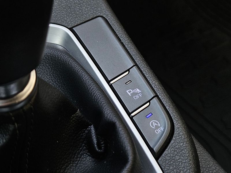 Hyundai i30 1,6 CRDi DPH Trikolor Comfort - fotka 25 z 36