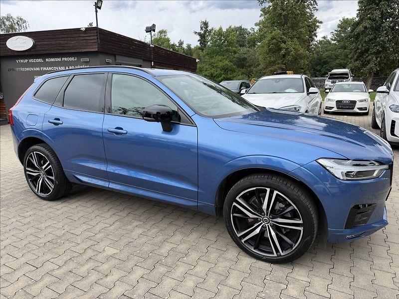 Volvo XC60 B4 2.0d 4X4 R-Design - fotka 4 z 29