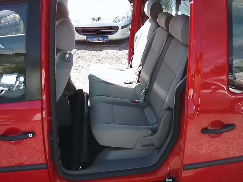 Volkswagen Caddy (2009) 1.4i 16V / LPG, 7.míst, závěs - fotka 30 z 38