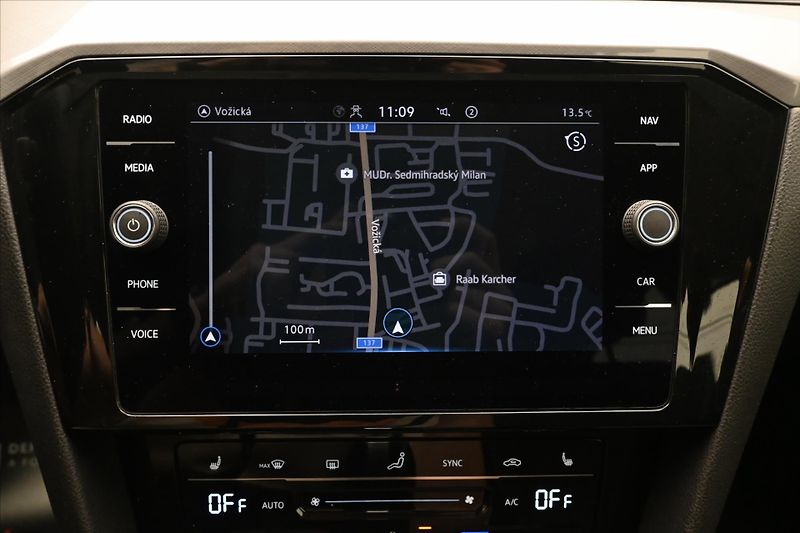 Volkswagen Passat 2,0 TDI 110KW DSG BUSINESS Zár - fotka 20 z 31
