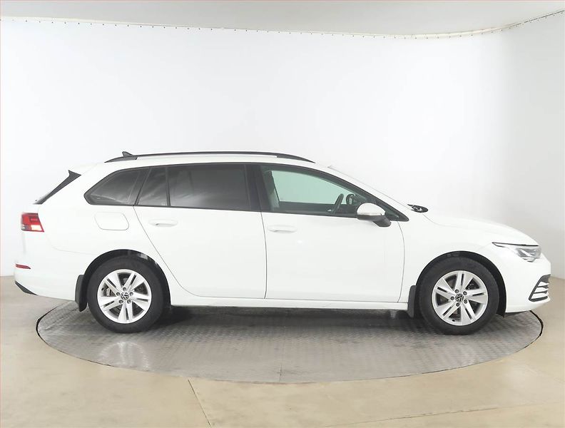 Volkswagen Golf (2021) 1.5 eTSI, Automat, Tempomat - fotka 6 z 19