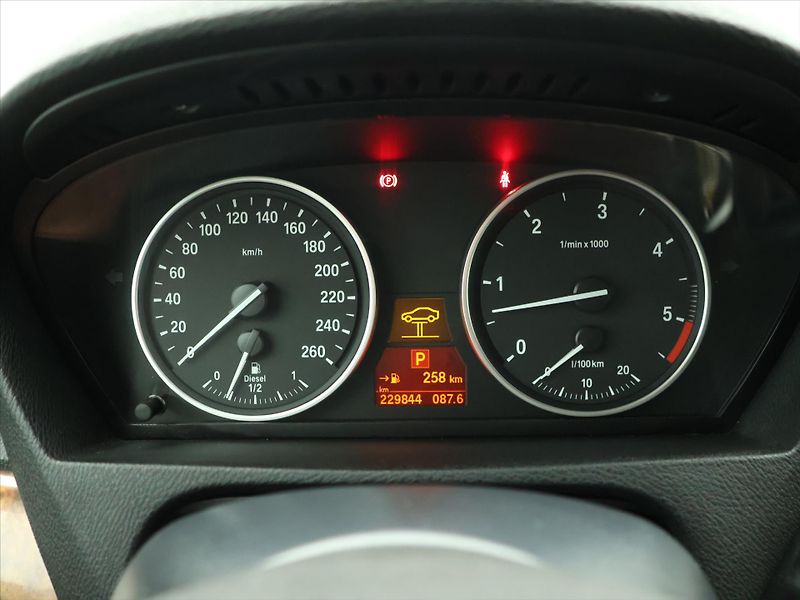 BMW X5 3,0 D 180KW PANORAMA TAŽNÉ - fotka 19 z 29