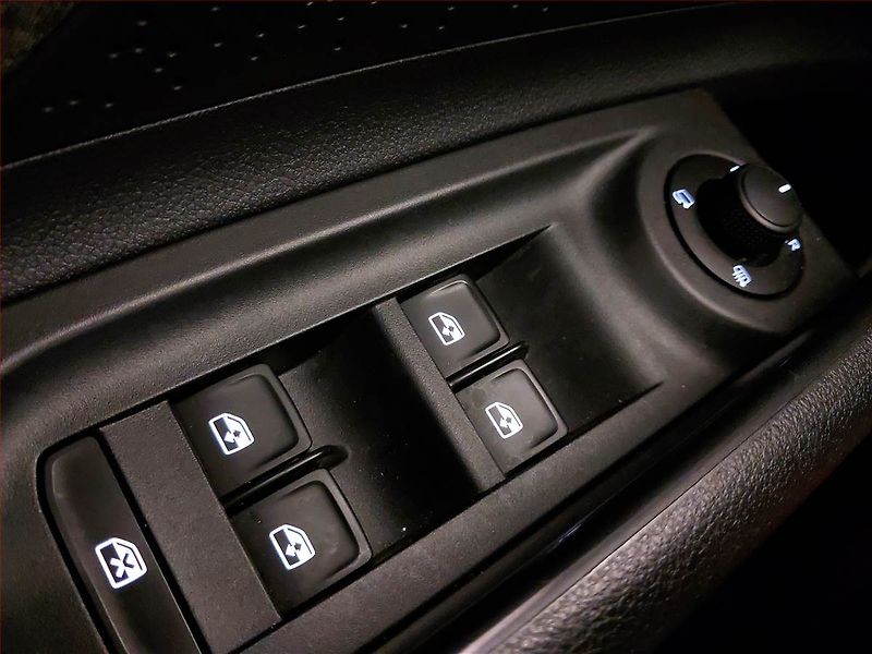 Škoda Enyaq (2021) Suite 60 (62 kWh), SoH 92% - fotka 19 z 23