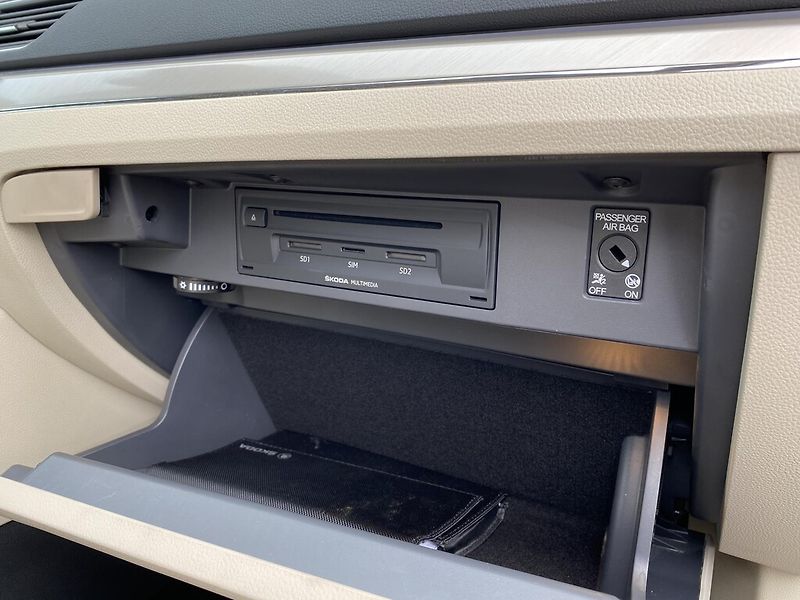 Škoda Superb 2,0 TDI 110 kW Style DSG - fotka 27 z 28