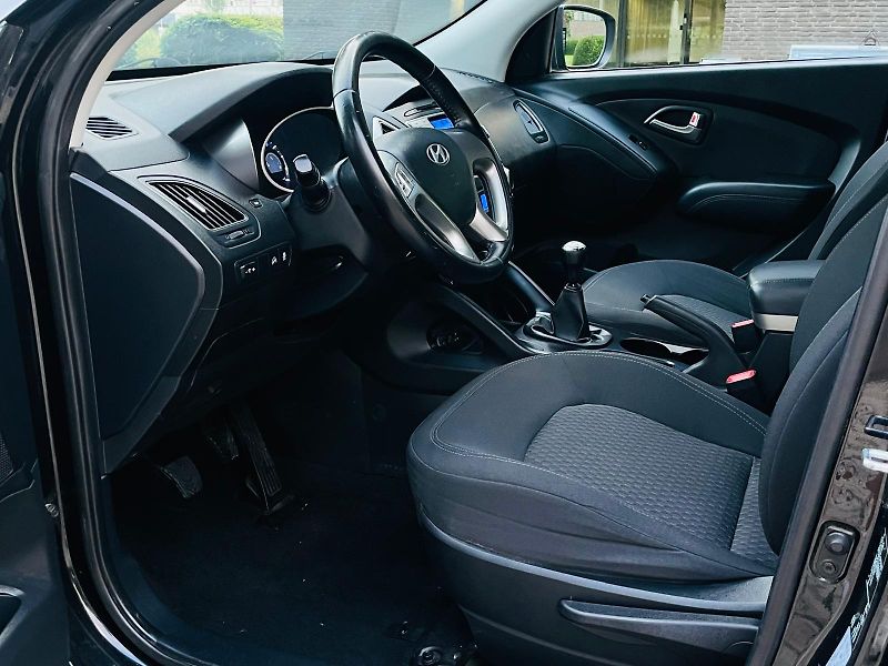 Hyundai ix35 2.0i MANUÁL VÝHŘEV TAŽNÉ - fotka 30 z 43
