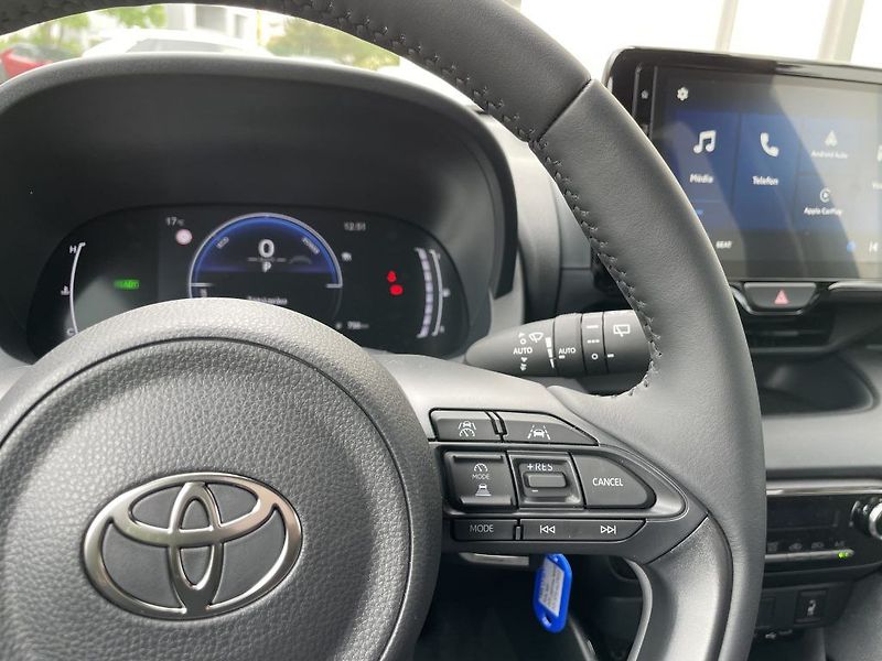 Toyota Yaris 1.5, HEV 116, Style - fotka 8 z 13