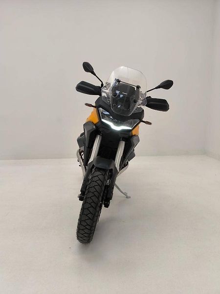 Moto Guzzi V 100 Stelvio (2025) Stelvio V100 Giallo Savana E5+ - fotka 3 z 13