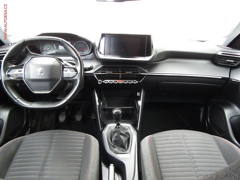 Peugeot 2008 (2020) 1.2 PT, 1.maj,ČR, Active - fotka 8 z 19