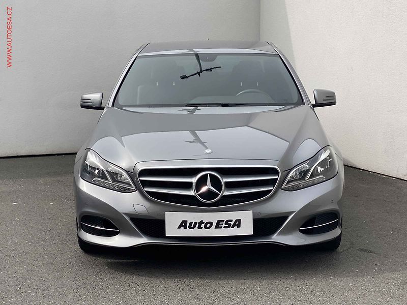 Mercedes-Benz Třídy E (2014) 2.2 CDi E200, AT, navi, park - fotka 2 z 18