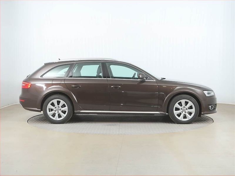 Audi A4 Allroad (2014) 2.0 TDI, 4X4, Automat, Kůže - fotka 6 z 17