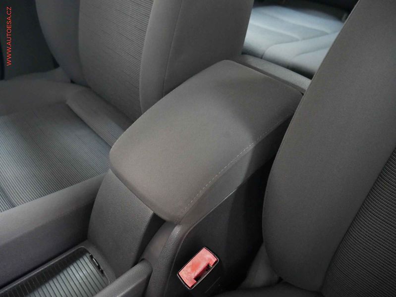 Volkswagen Golf (2007) 1.6i, ČR, autoAC - fotka 14 z 15