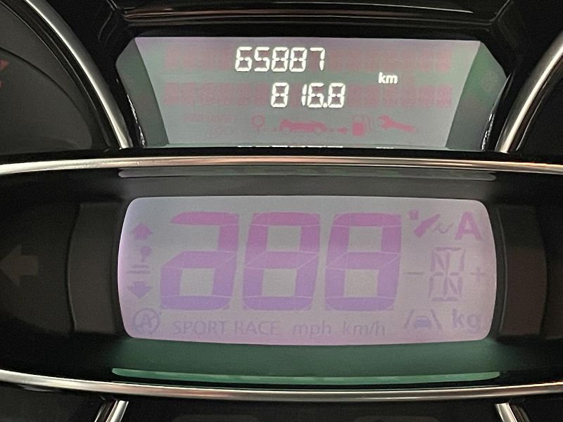 Renault Clio 0.9 TCe ČR 1.MAJ REZERVACE  - fotka 23 z 28