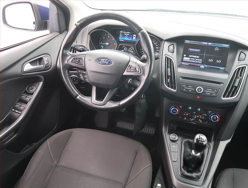 Ford Focus (2015) 1.5 TDCi, Navi, Tempomat - fotka 7 z 17