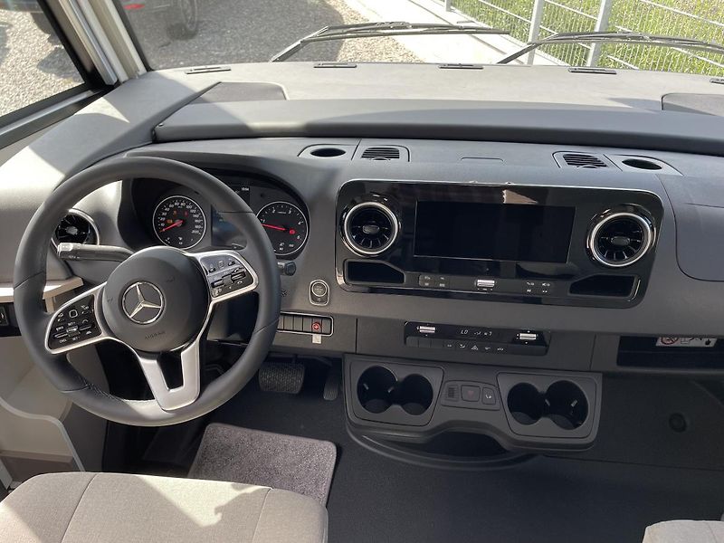 Frankia (2025) NEO M I7GDK - MB 2,0l/170HP - fotka 17 z 36