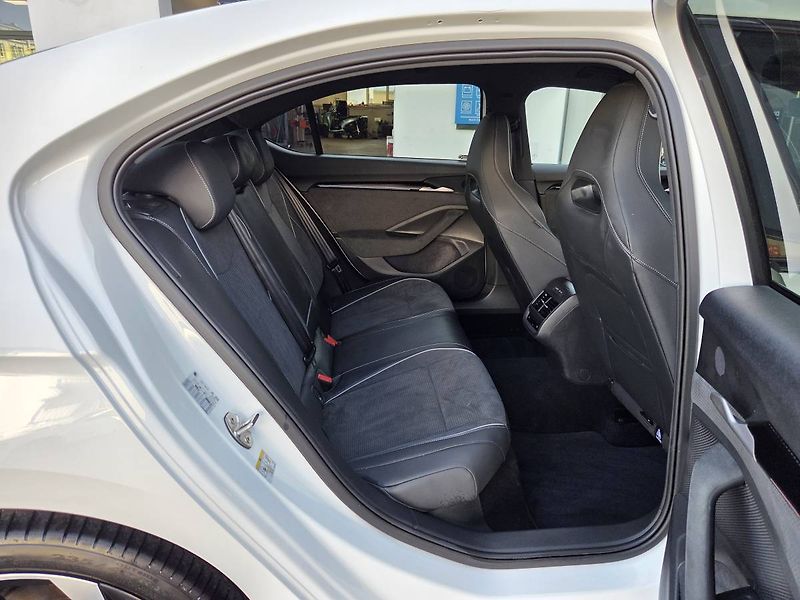 Škoda Superb (2026) 2.0 TDI Sportline - fotka 46 z 49