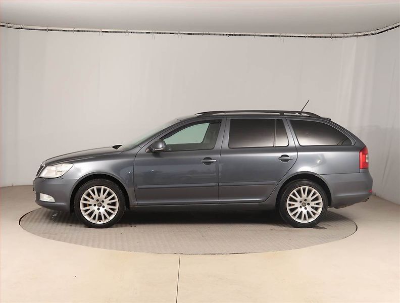 Škoda Octavia (2010) Elegance 2.0 TDI, Xenony - fotka 3 z 15