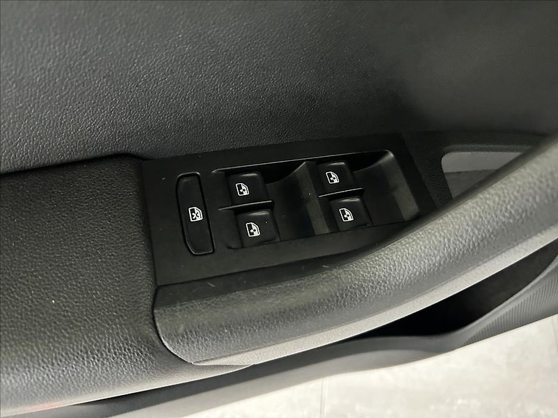 Škoda Octavia 2,0   TSI 180kW,RS,MANUÁL,SERV - fotka 8 z 34