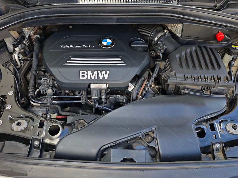 BMW Řada 2 (2016) 220D Grand Tourer M-paket - fotka 32 z 43