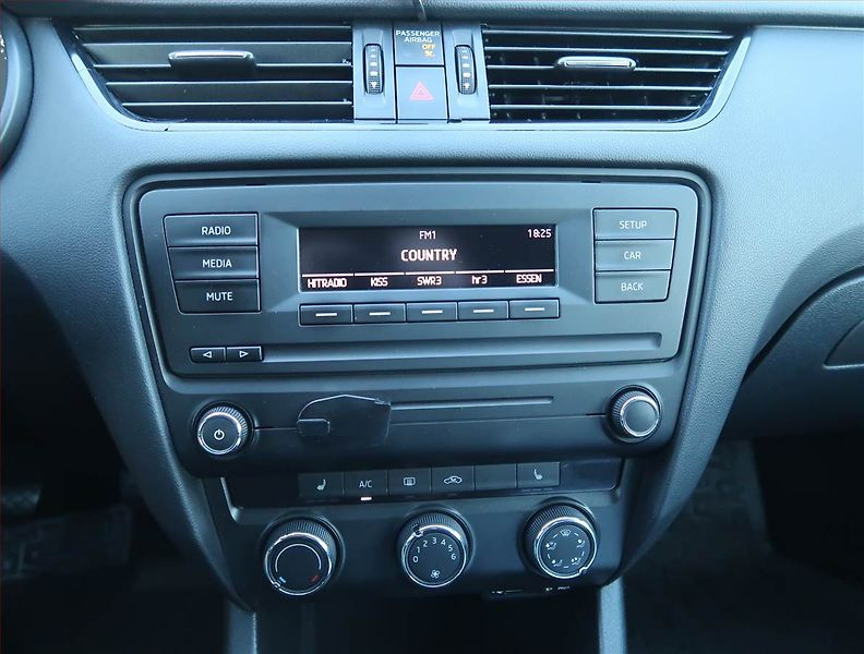 Škoda Octavia (2013) 1.4 TSI, Serv.kniha - fotka 12 z 15