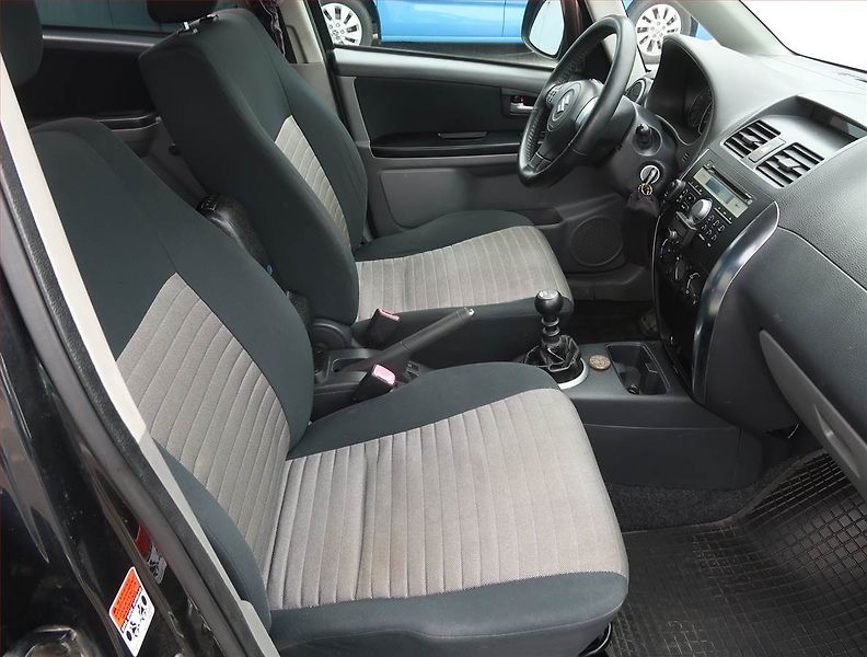Suzuki SX4 (2009) 1.9 DDiS, 4X4, Serv.kniha - fotka 9 z 17
