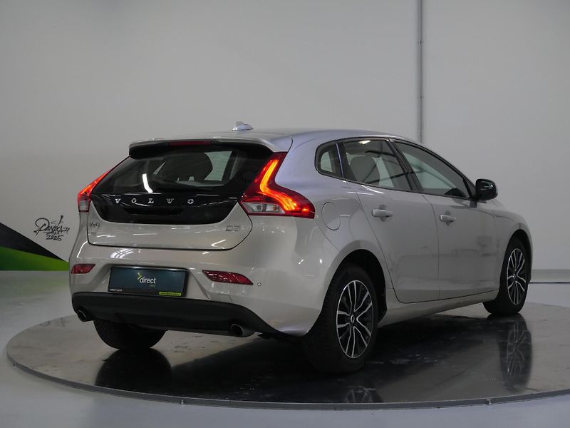 Volvo V40 - fotka 2 z 27
