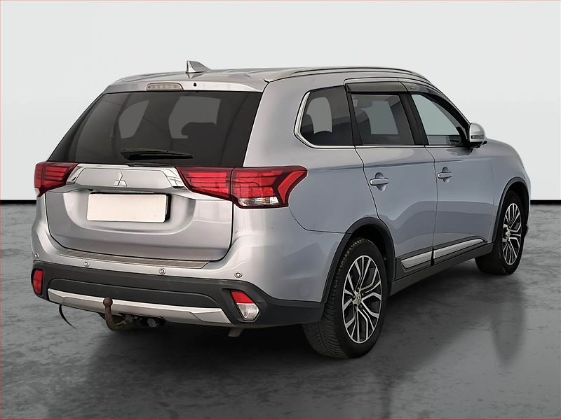 Mitsubishi Outlander (2017) Instyle 2.2 DI-D, 4X4 - fotka 5 z 17