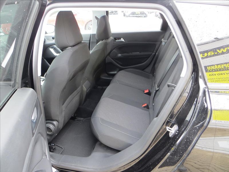 Peugeot 308 1,2 PureTech AUT8 S&S SW ČR - fotka 22 z 23