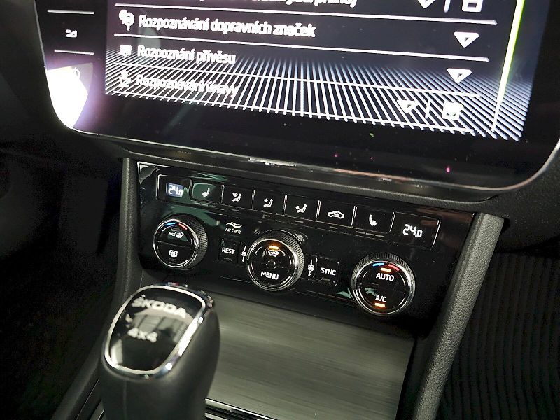 Škoda Superb (2023) 2.0TDi 147kW 4X4 SCOUT BUSINES - fotka 22 z 33
