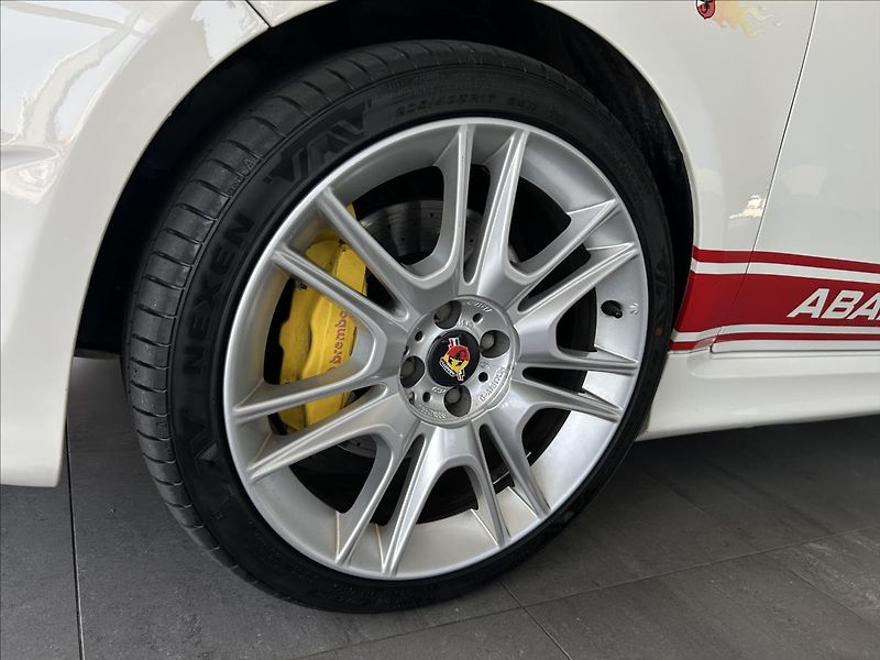Abarth 500 1,4   595 TURBO,CABRIO,AKRAPOV - fotka 21 z 22