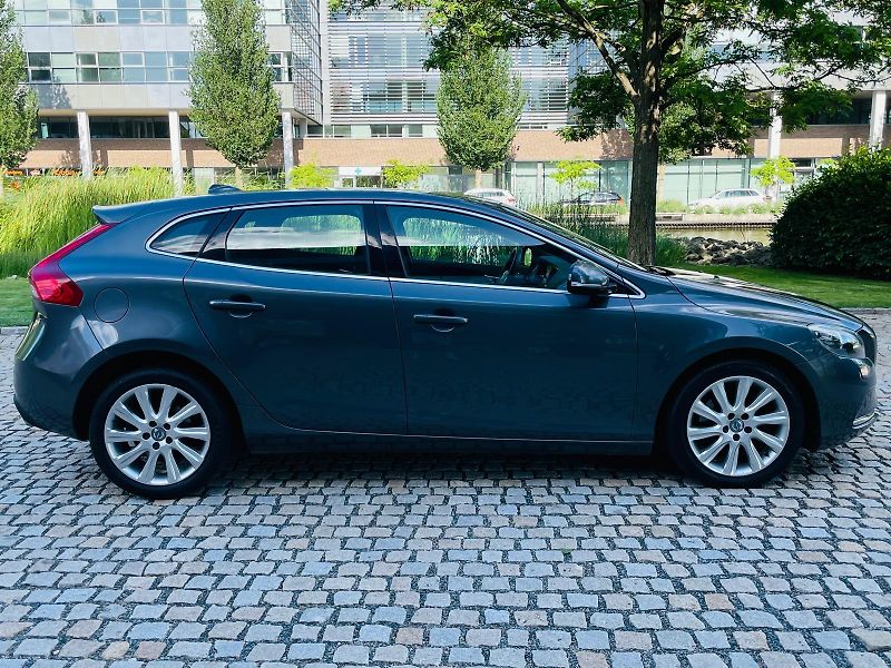 Volvo V40 2.0D3 5VÁLEC MANUÁL SERVISKA - fotka 12 z 48