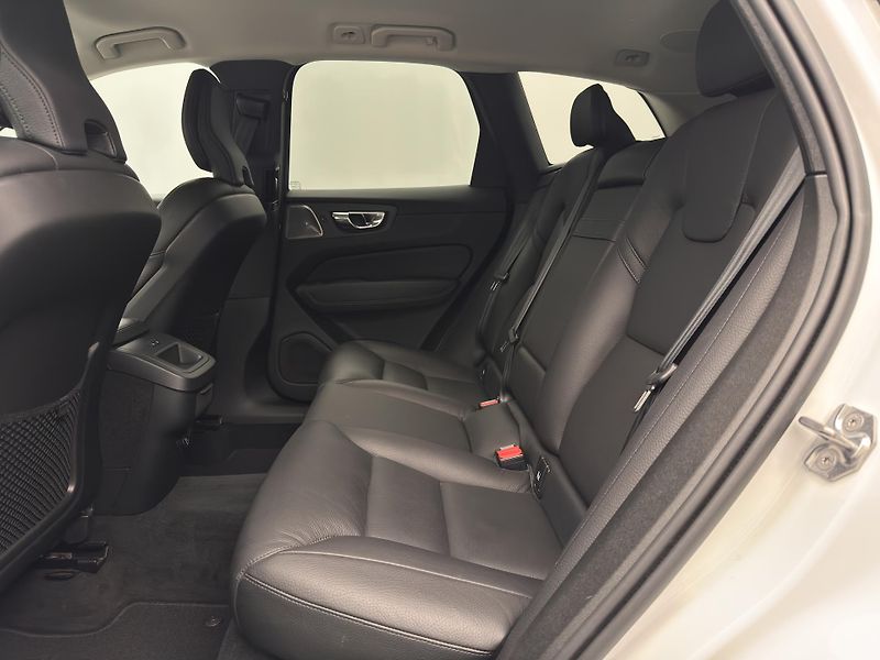 Volvo XC60 B4 AWD INSCRIPTION  - fotka 6 z 49