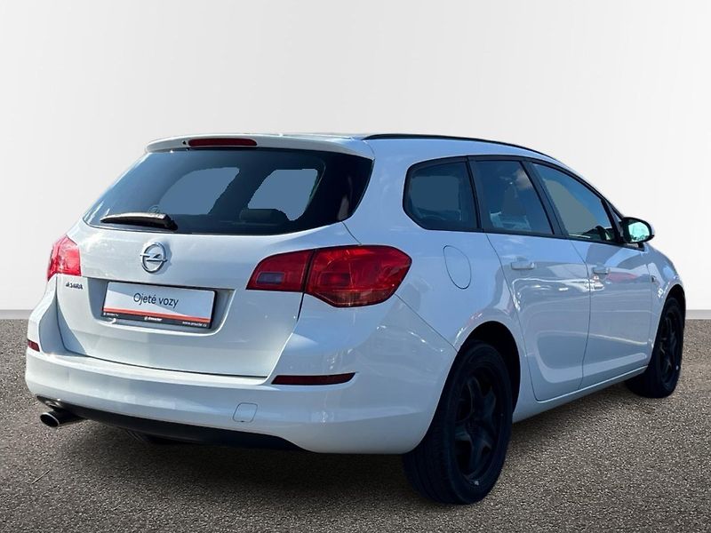 Opel Astra Kombi - fotka 2 z 20