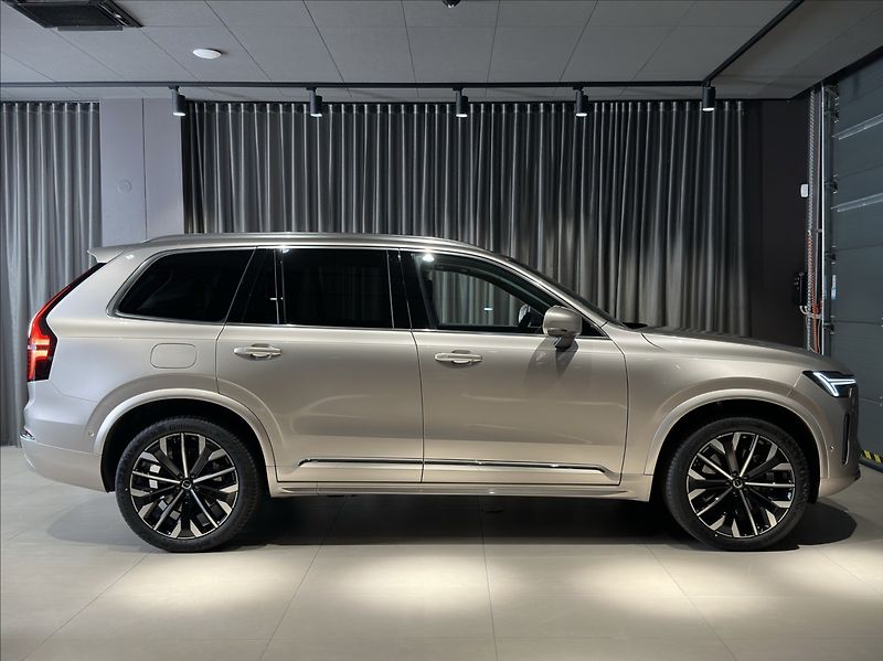 Volvo XC90 (2026) 2,0 T8  Plus Bright - fotka 3 z 25