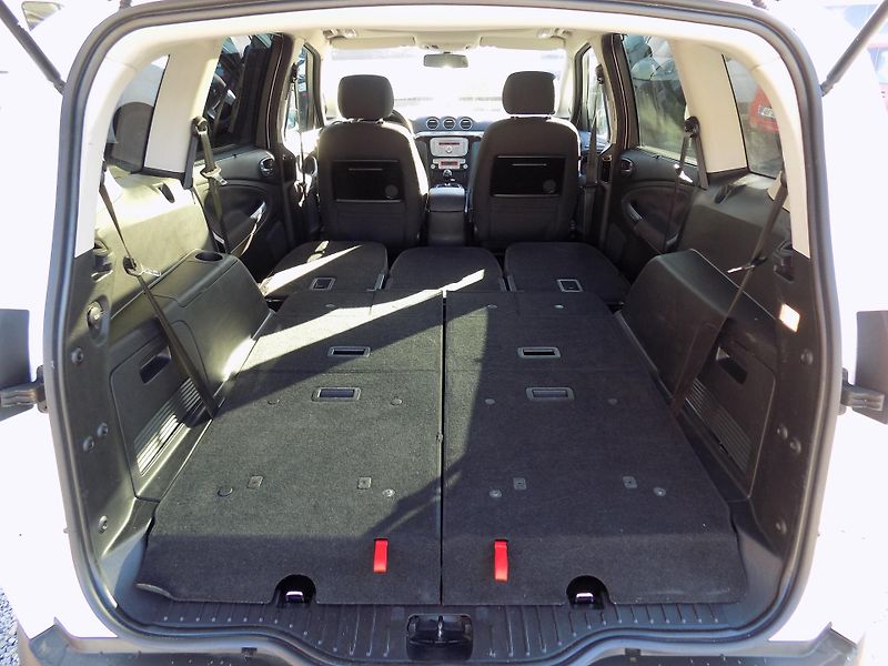 Ford S-MAX 2,0  TDCI 103KW TITAN FACELIFT - fotka 26 z 47