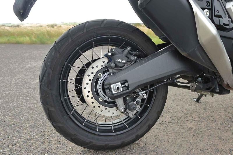 S kombinací skútru a endura přišla Honda už téměř před deseti lety a odvaha se jí vyplatila - o X-ADV je velký zájem.