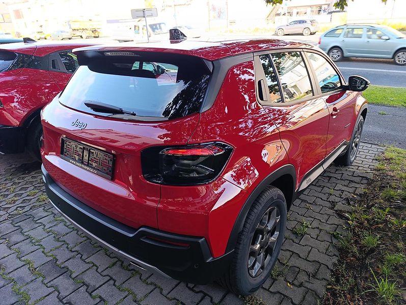 Jeep Avenger (2026) Longitude 1.2 Turbo e-Hybrid - fotka 6 z 24