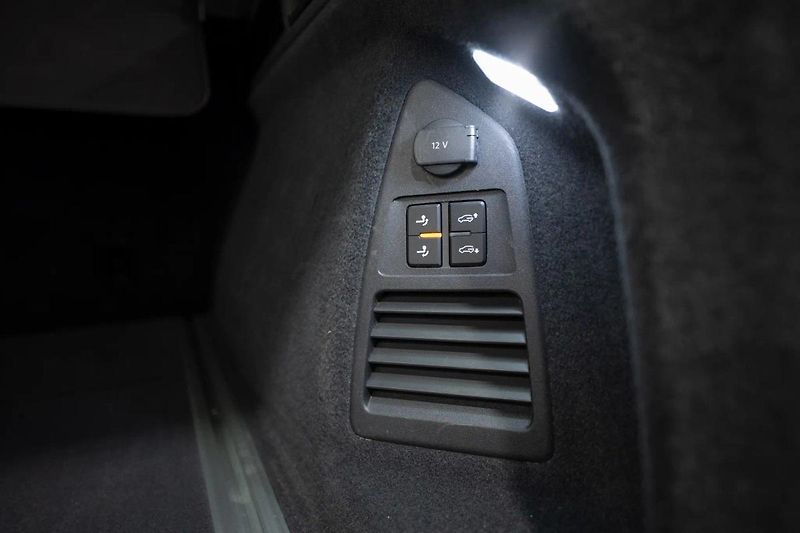 Volkswagen Touareg R-Line 3.0 TDI 210 kW - fotka 36 z 50