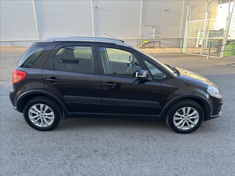 Suzuki SX4 1,6 4x4 STYLE - fotka 2 z 19