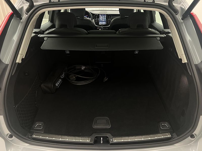 Volvo XC60 T8 AWD ULTRA DARK AUT CZ - fotka 5 z 47