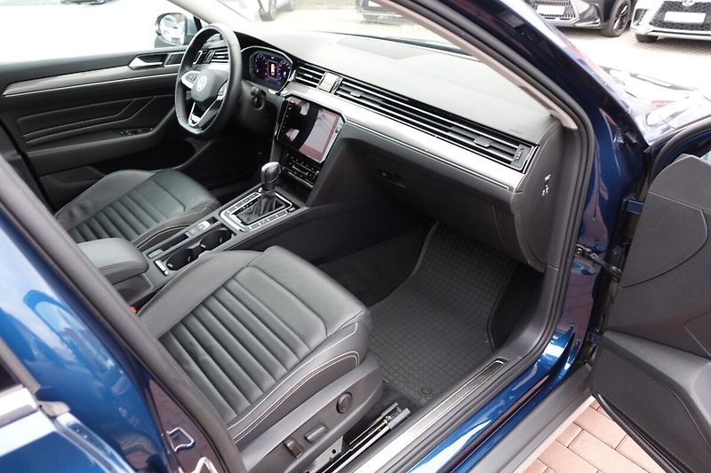 Volkswagen Passat ZLEVNĚNO 2,0TSi 206kW Alltrack - fotka 11 z 37