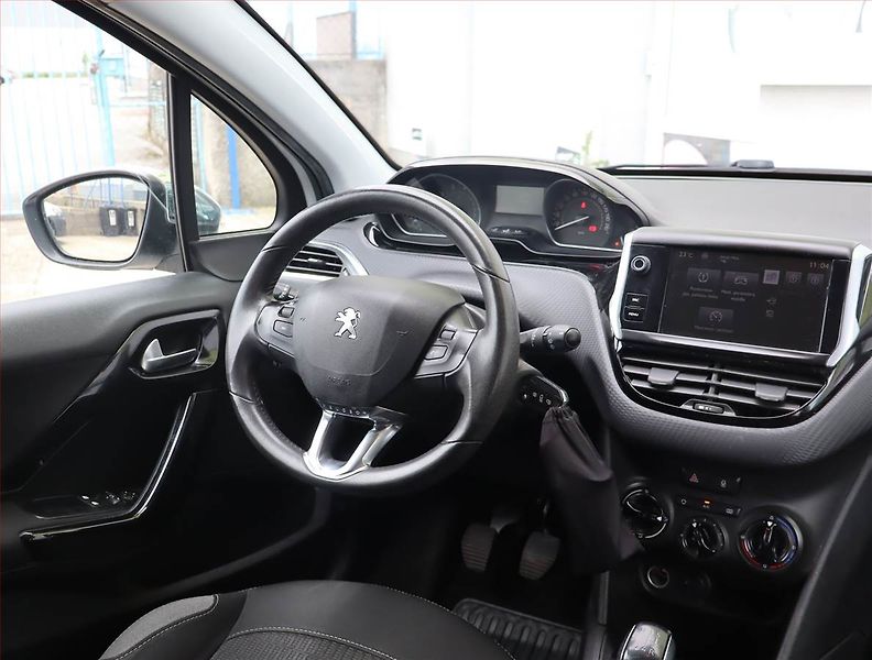 Peugeot 208 (2016) 1.2 PureTech, Serv.kniha - fotka 7 z 15